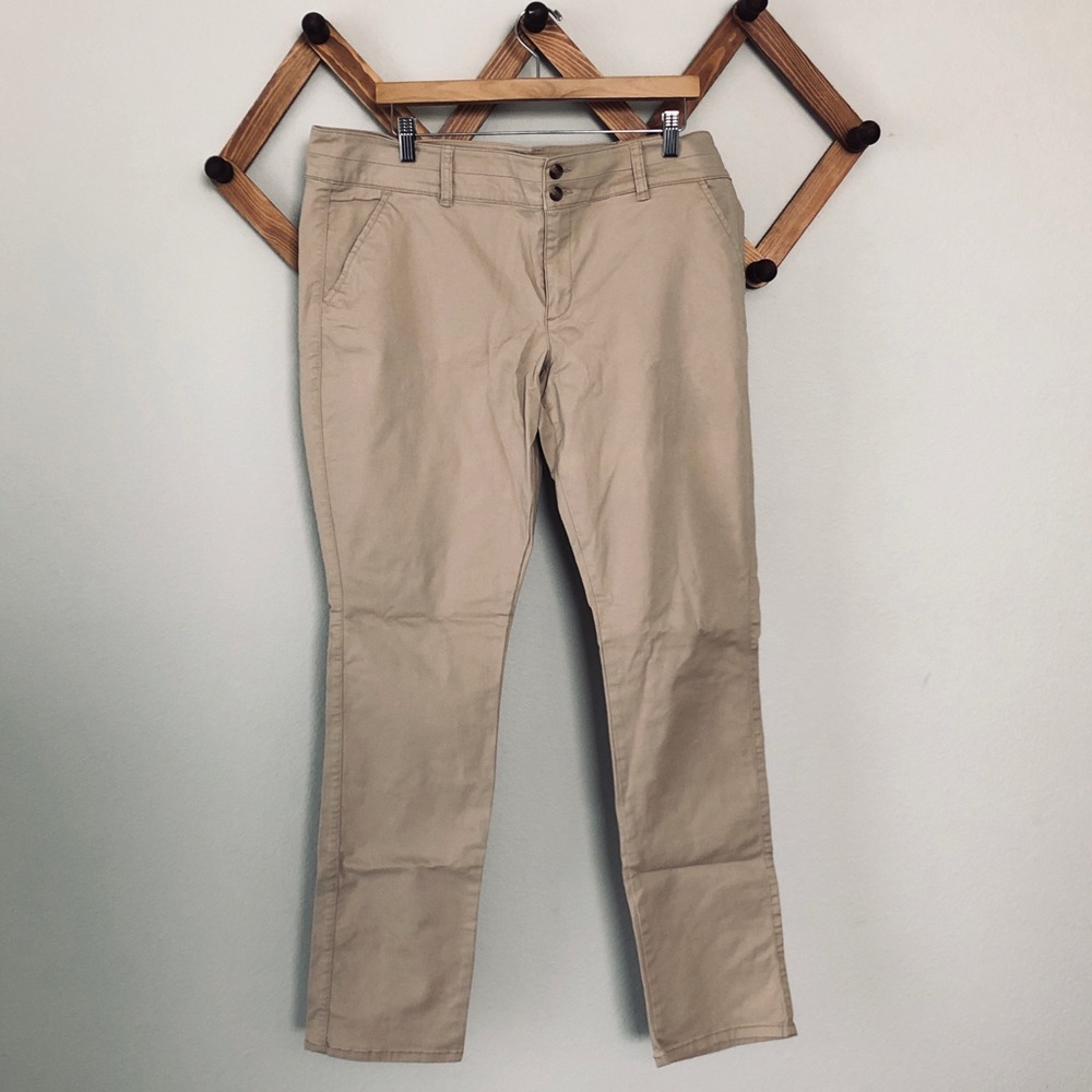Skinny cut khakis, AE